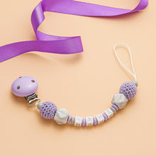Lade das Bild in den Galerie-Viewer, Schnullerkette mit Name violett
