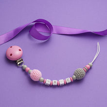 Lade das Bild in den Galerie-Viewer, Schnullerkette mit Namen rosa grau