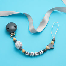 Lade das Bild in den Galerie-Viewer, Schnullerkette mit Namen grau Stern