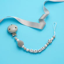 Lade das Bild in den Galerie-Viewer, Schnullerkette mit Namen grau Fußball