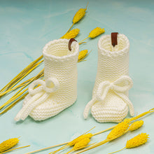 Lade das Bild in den Galerie-Viewer, Babystiefel / Babyschuhe / Patik