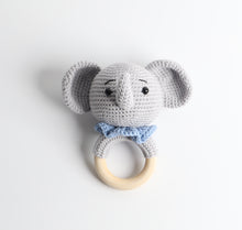 Lade das Bild in den Galerie-Viewer, Häkelrassel - Elefant (Blau)