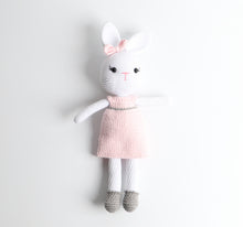 Lade das Bild in den Galerie-Viewer, Häkelpuppe - Hasi (Rosa)
